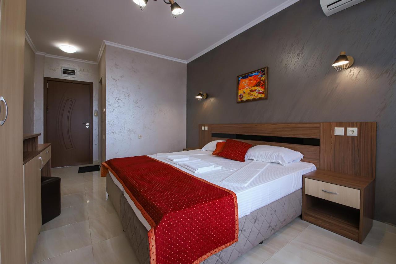 Guesthouse Phoenix Obzor Eksteriør billede