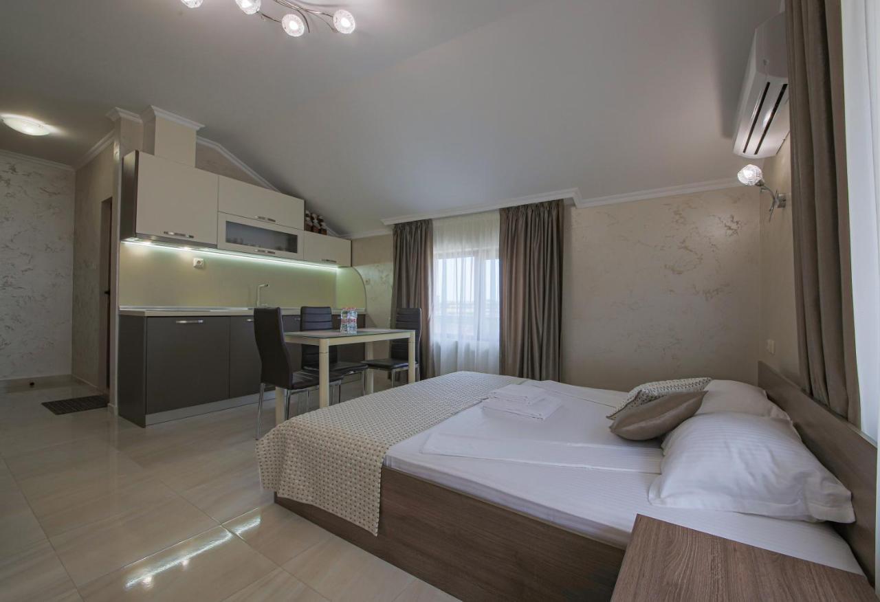Guesthouse Phoenix Obzor Eksteriør billede