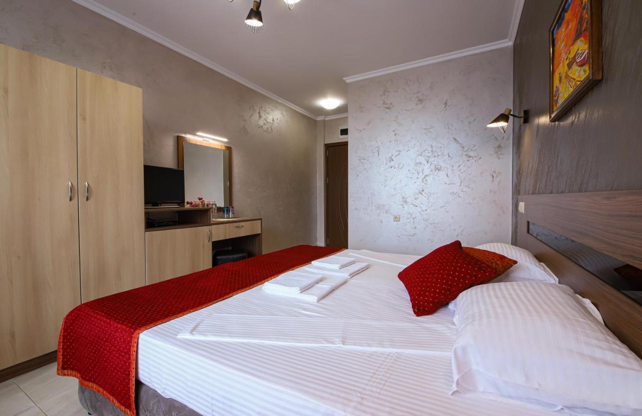 Guesthouse Phoenix Obzor Eksteriør billede