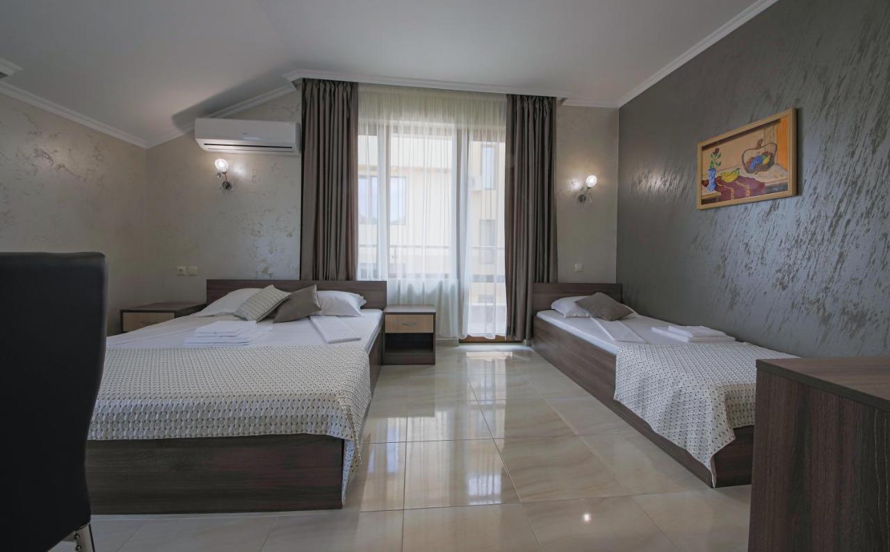 Guesthouse Phoenix Obzor Eksteriør billede