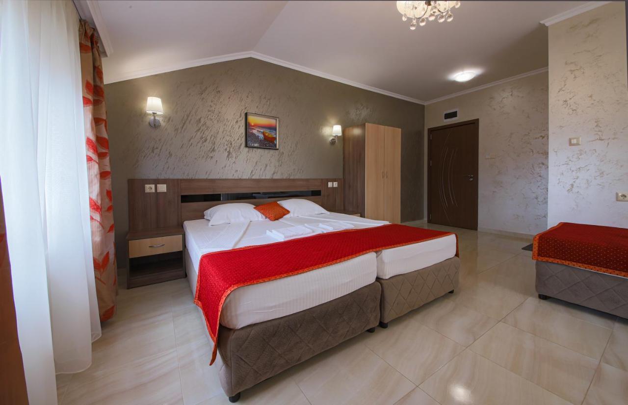 Guesthouse Phoenix Obzor Eksteriør billede